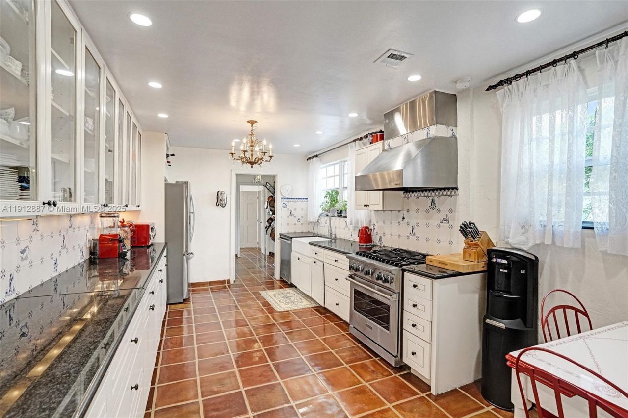 5252 La Gorce Dr, Miami Beach, FL 33140 Photo