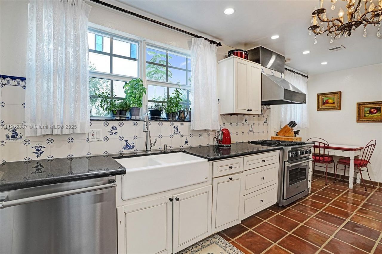 5252 La Gorce Dr, Miami Beach, FL 33140 Photo