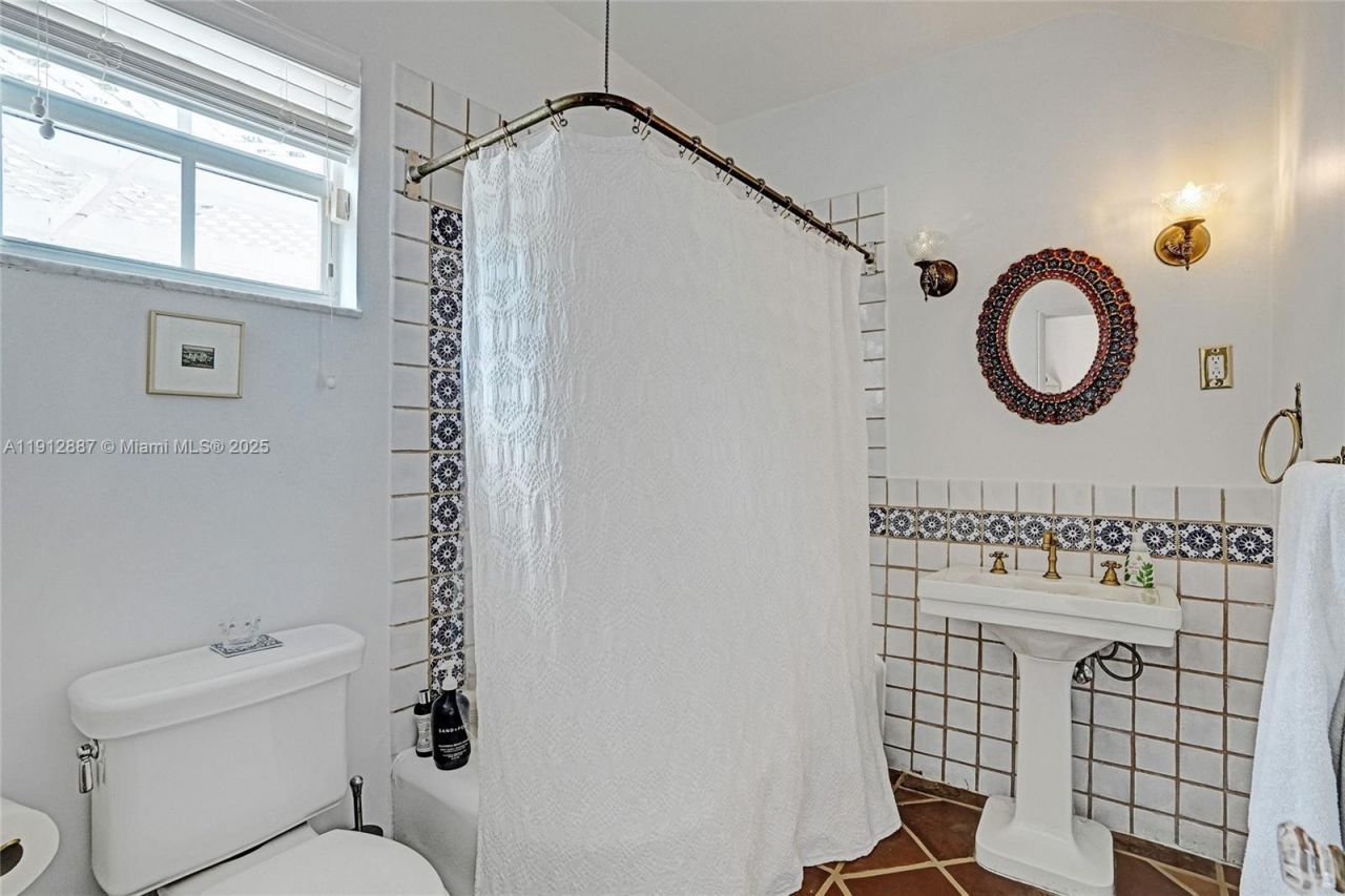 5252 La Gorce Dr, Miami Beach, FL 33140 Photo