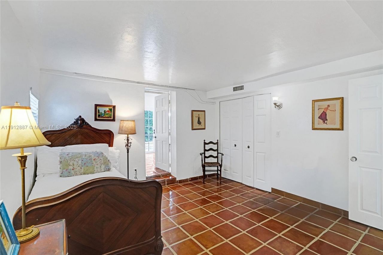 5252 La Gorce Dr, Miami Beach, FL 33140 Photo