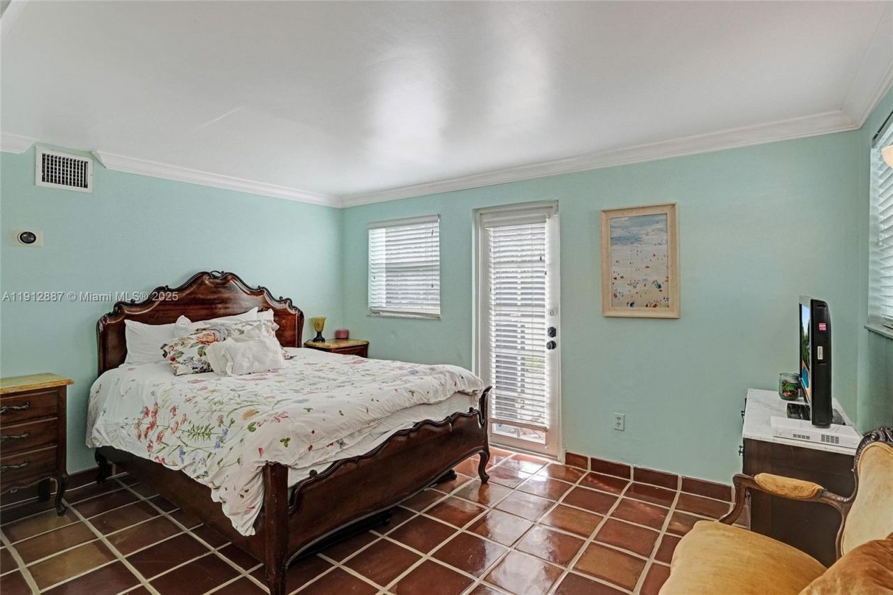 5252 La Gorce Dr, Miami Beach, FL 33140 Photo