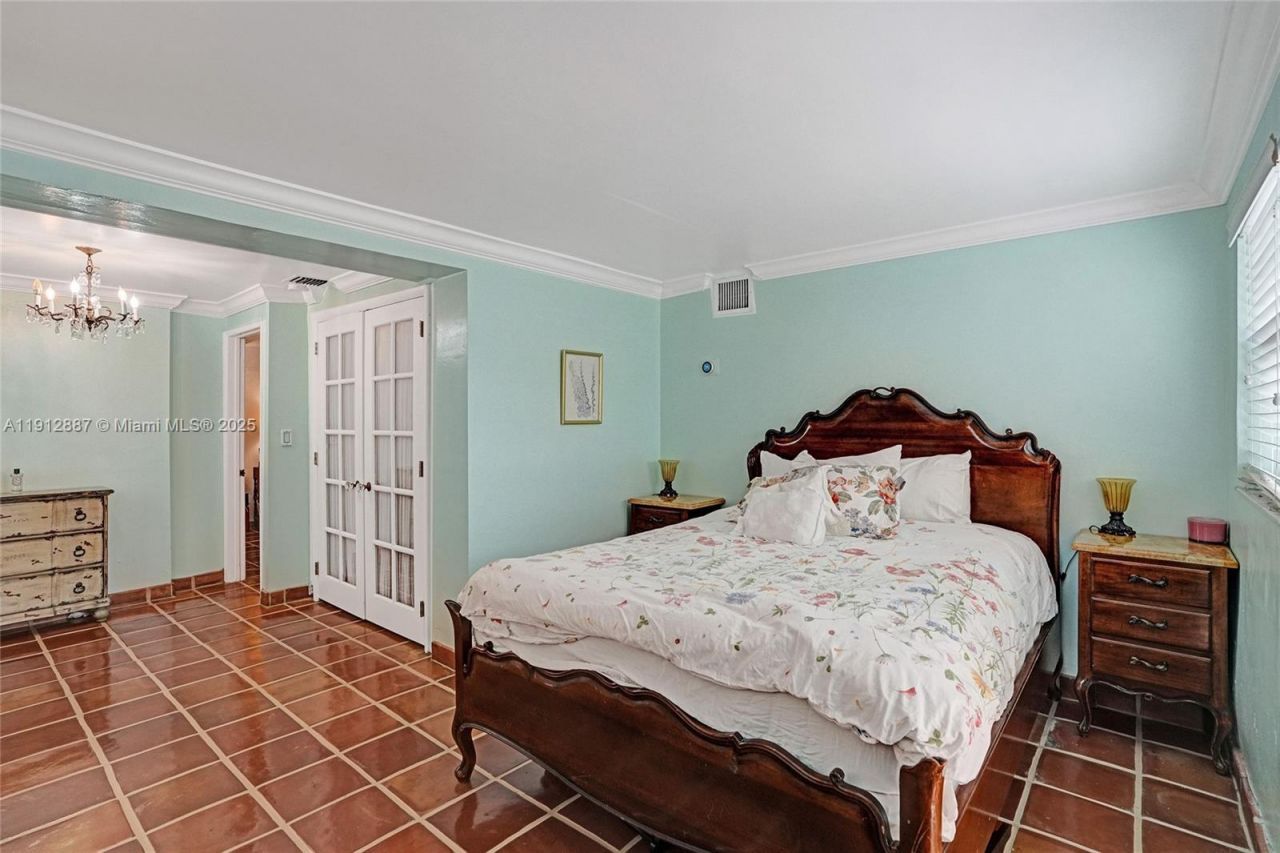 5252 La Gorce Dr, Miami Beach, FL 33140 Photo