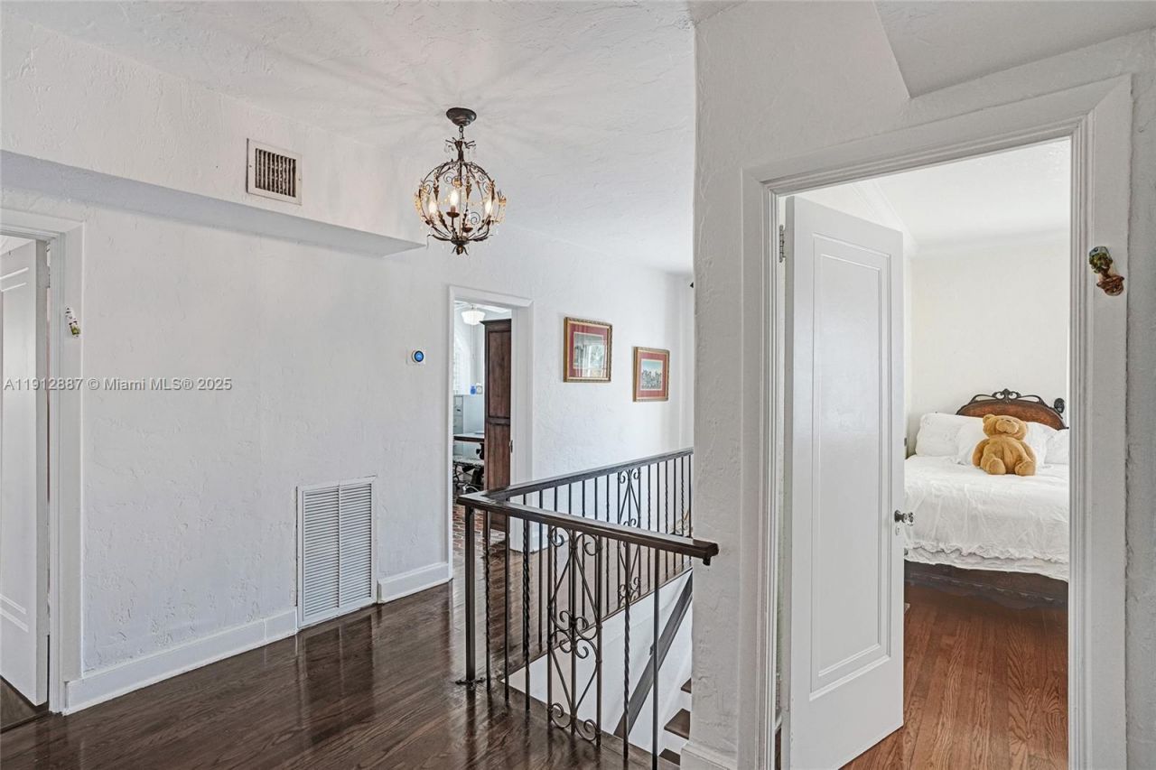 5252 La Gorce Dr, Miami Beach, FL 33140 Photo