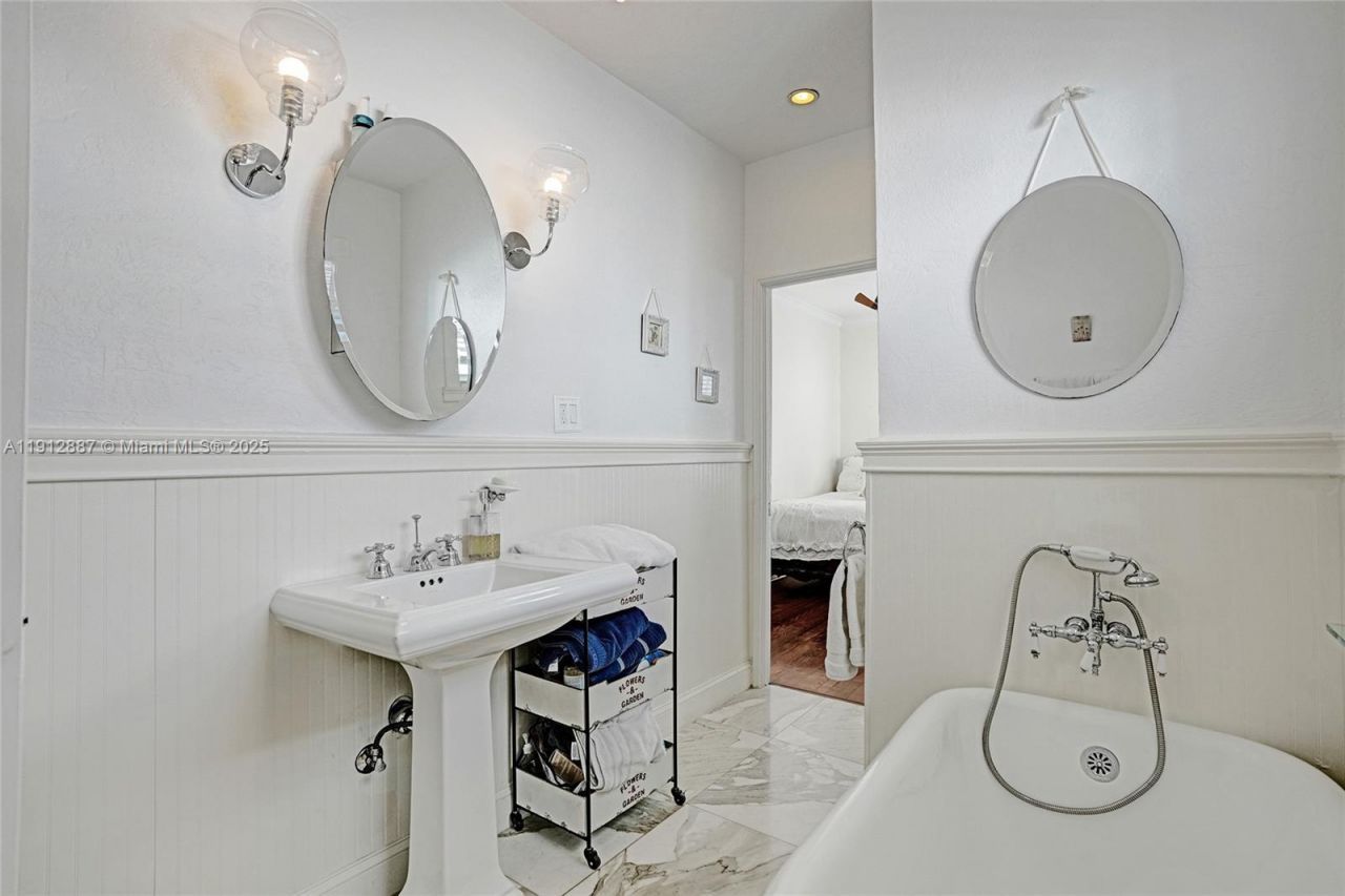 5252 La Gorce Dr, Miami Beach, FL 33140 Photo