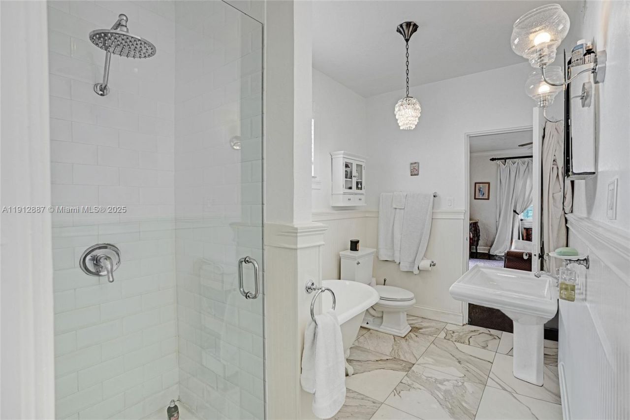 5252 La Gorce Dr, Miami Beach, FL 33140 Photo