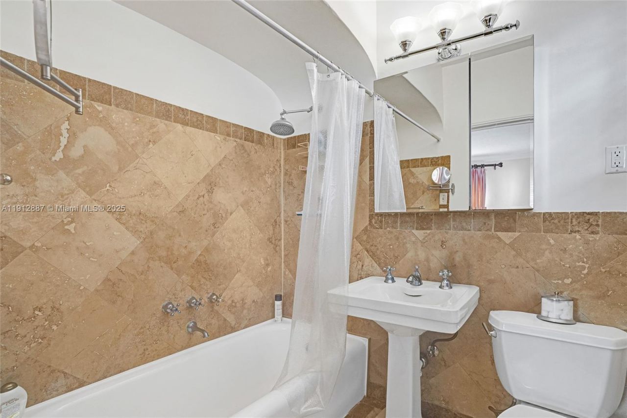 5252 La Gorce Dr, Miami Beach, FL 33140 Photo