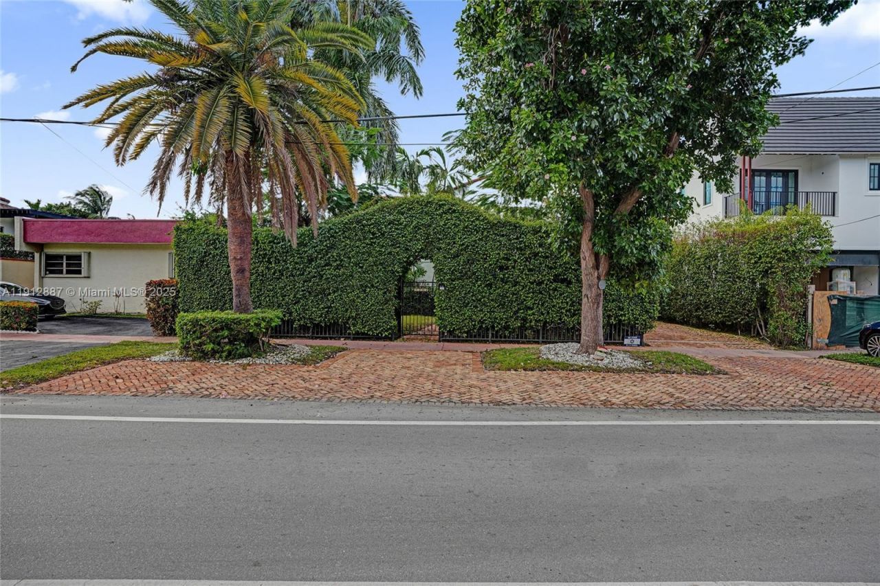 5252 La Gorce Dr, Miami Beach, FL 33140 Photo