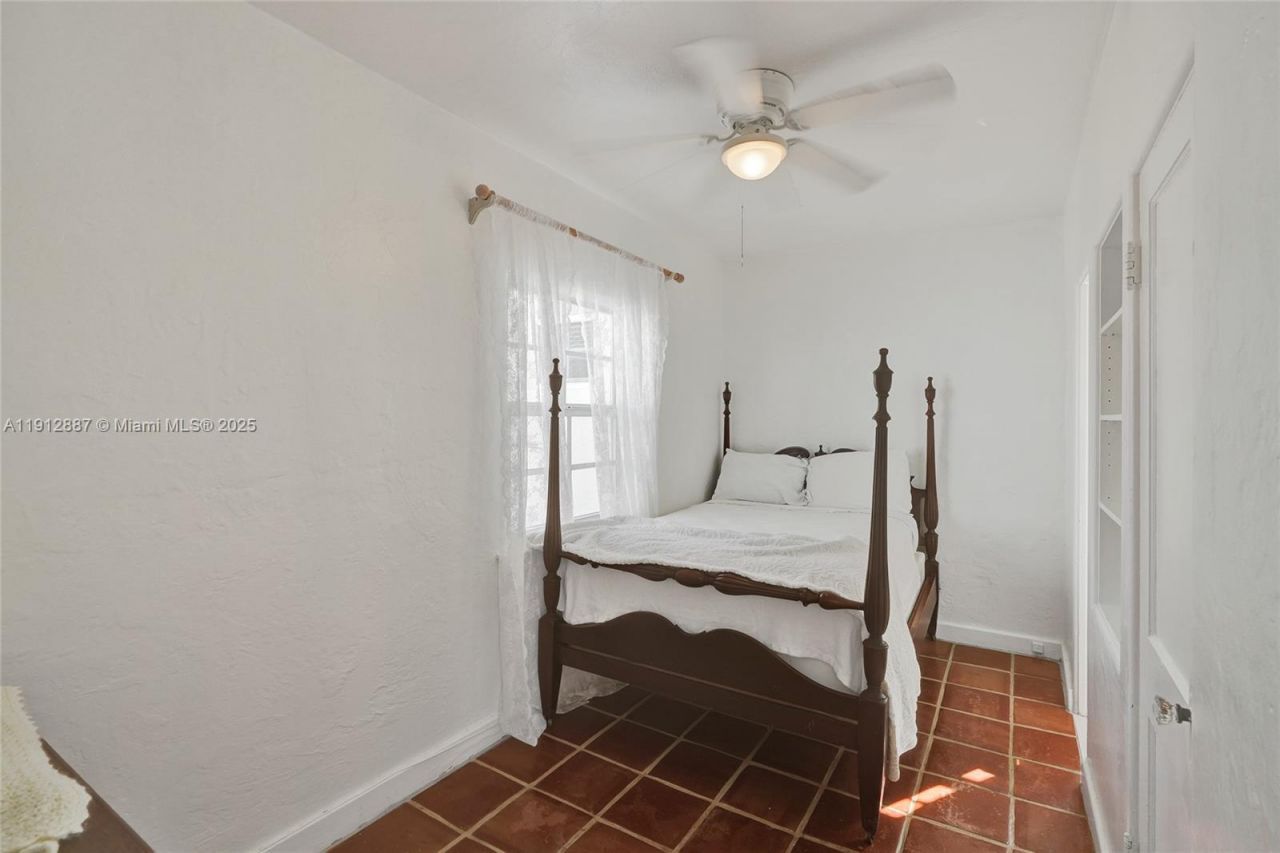 5252 La Gorce Dr, Miami Beach, FL 33140 Photo