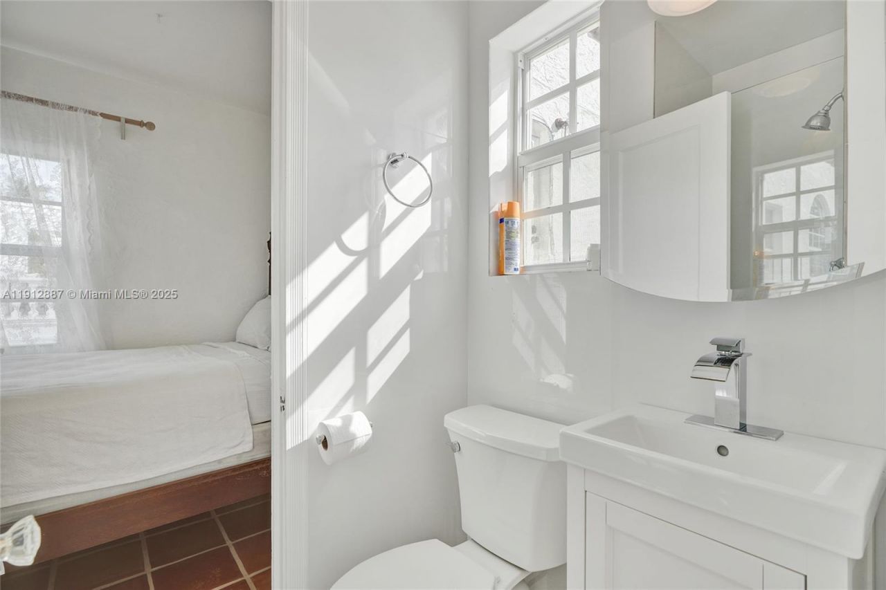 5252 La Gorce Dr, Miami Beach, FL 33140 Photo