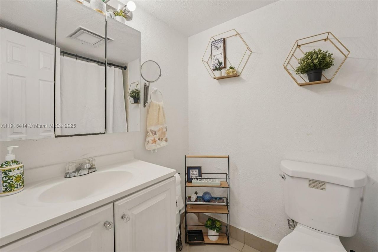 8001 W 6th Ave, Unit M, Hialeah, FL 33014 Photo