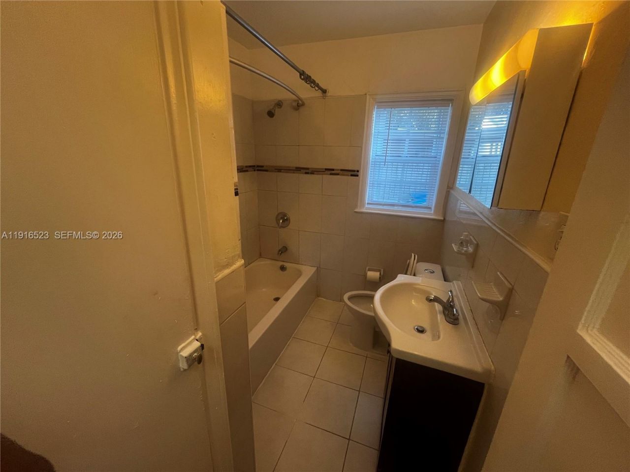 11108 Peachtree Dr, Unit 1, Miami, FL 33161 Photo