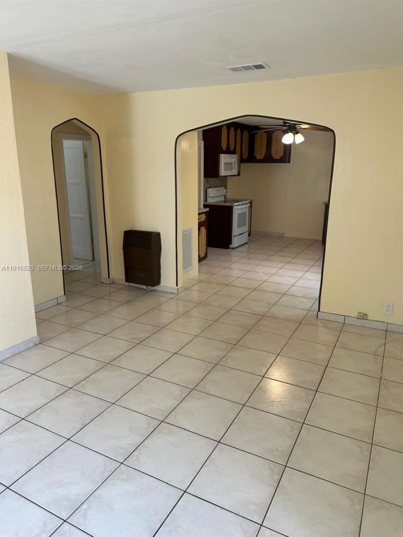 11108 Peachtree Dr, Unit 1, Miami, FL 33161 Photo