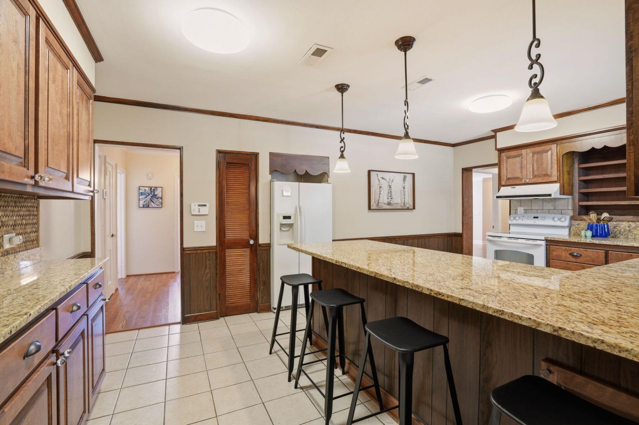 465 Woodland Terrace Photo 11