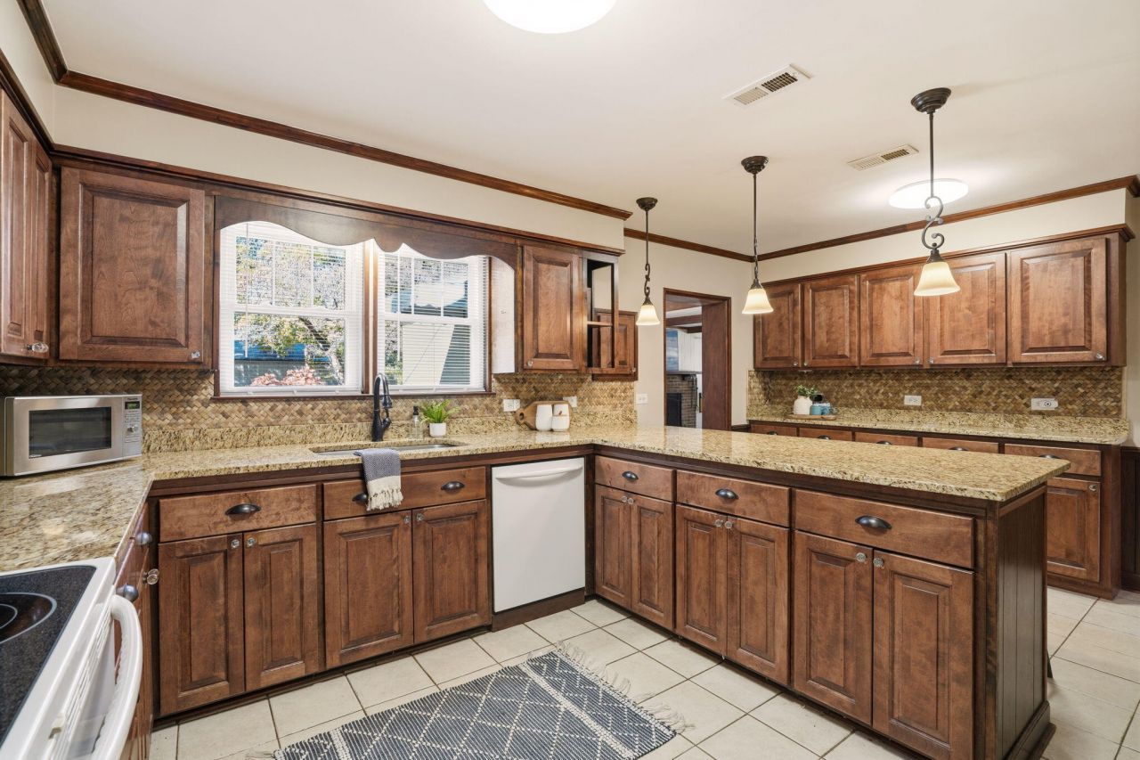 465 Woodland Terrace Photo 14