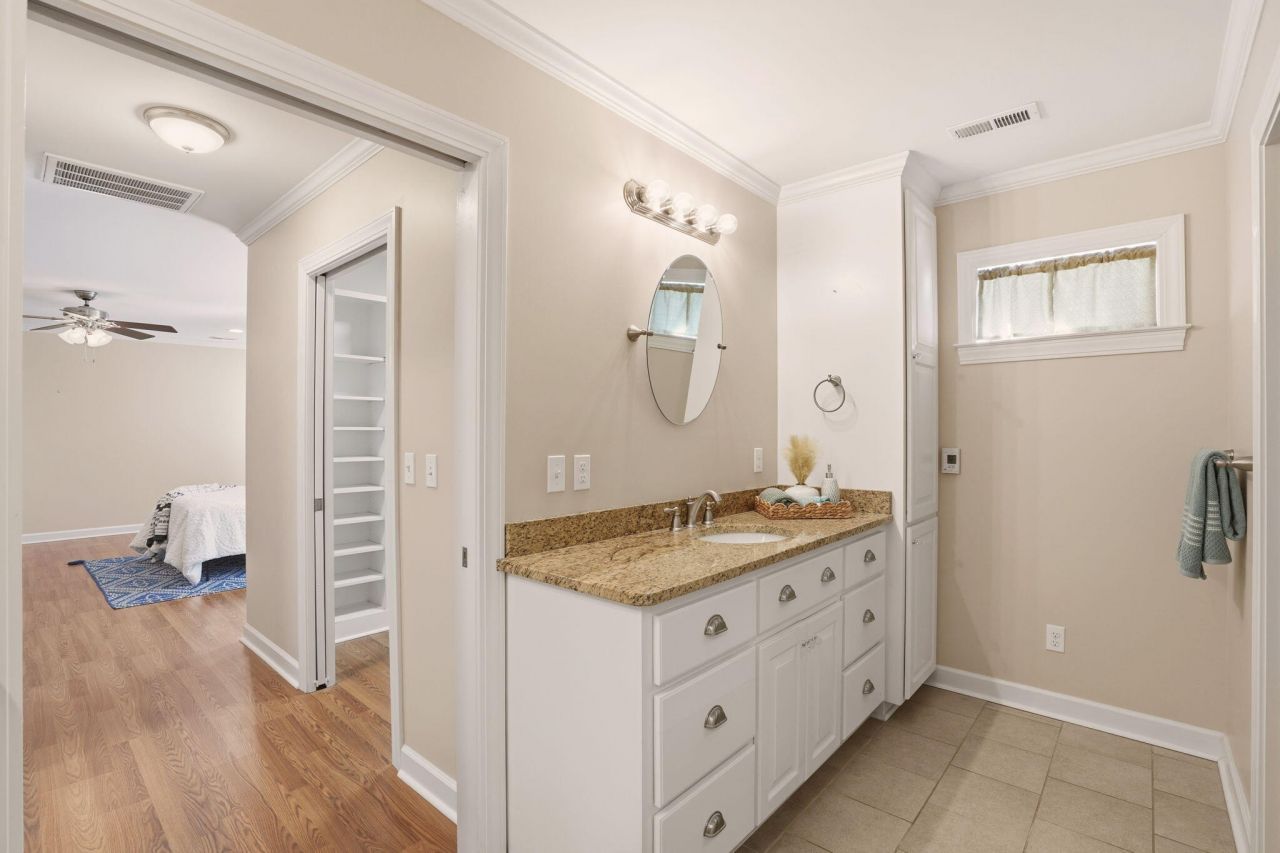 465 Woodland Terrace Photo 18