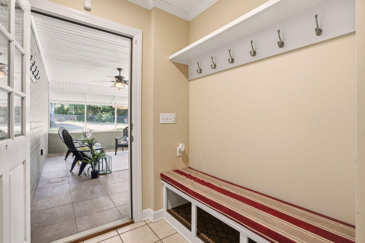 465 Woodland Terrace Photo 32