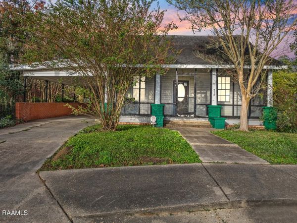 212 S Jefferson Street , Abbeville, LA 70510