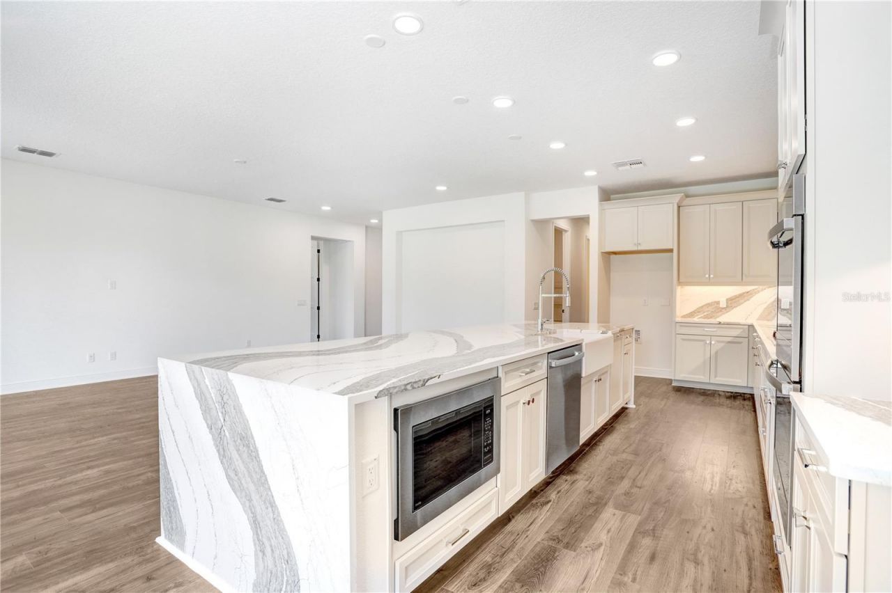 1971 Drummond Point, Zephyrhills, FL 33541 Photo