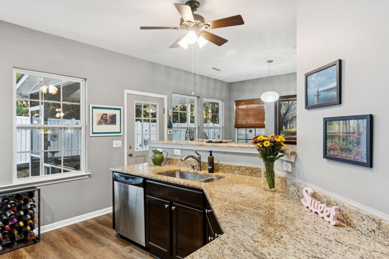 1652 Saint Johns Parrish Way Photo 17