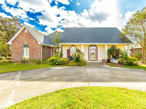 111 Thetford Drive, Houma, LA 70360