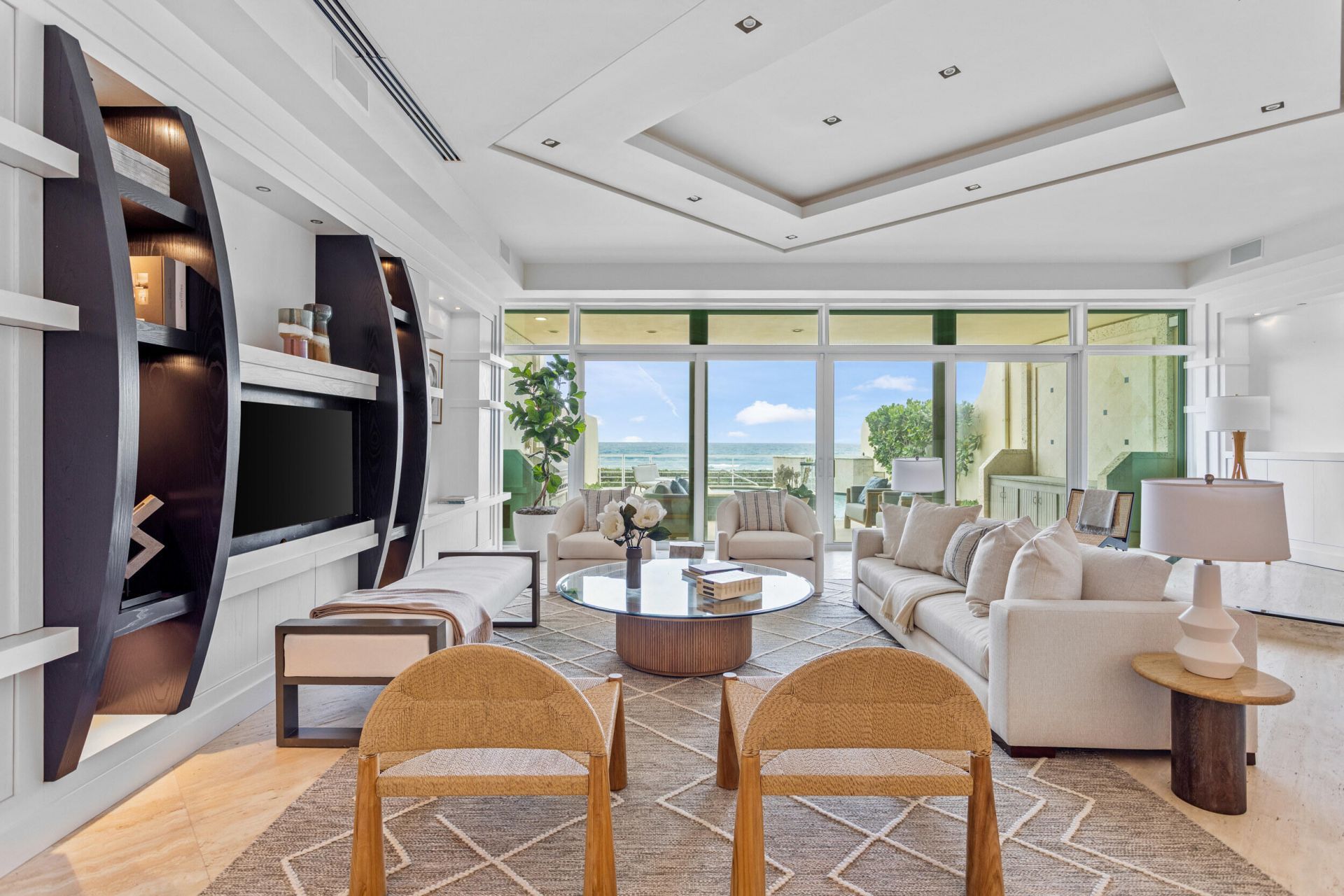 2 Sloans Curve Drive, Palm Beach, FL 33480 Photo