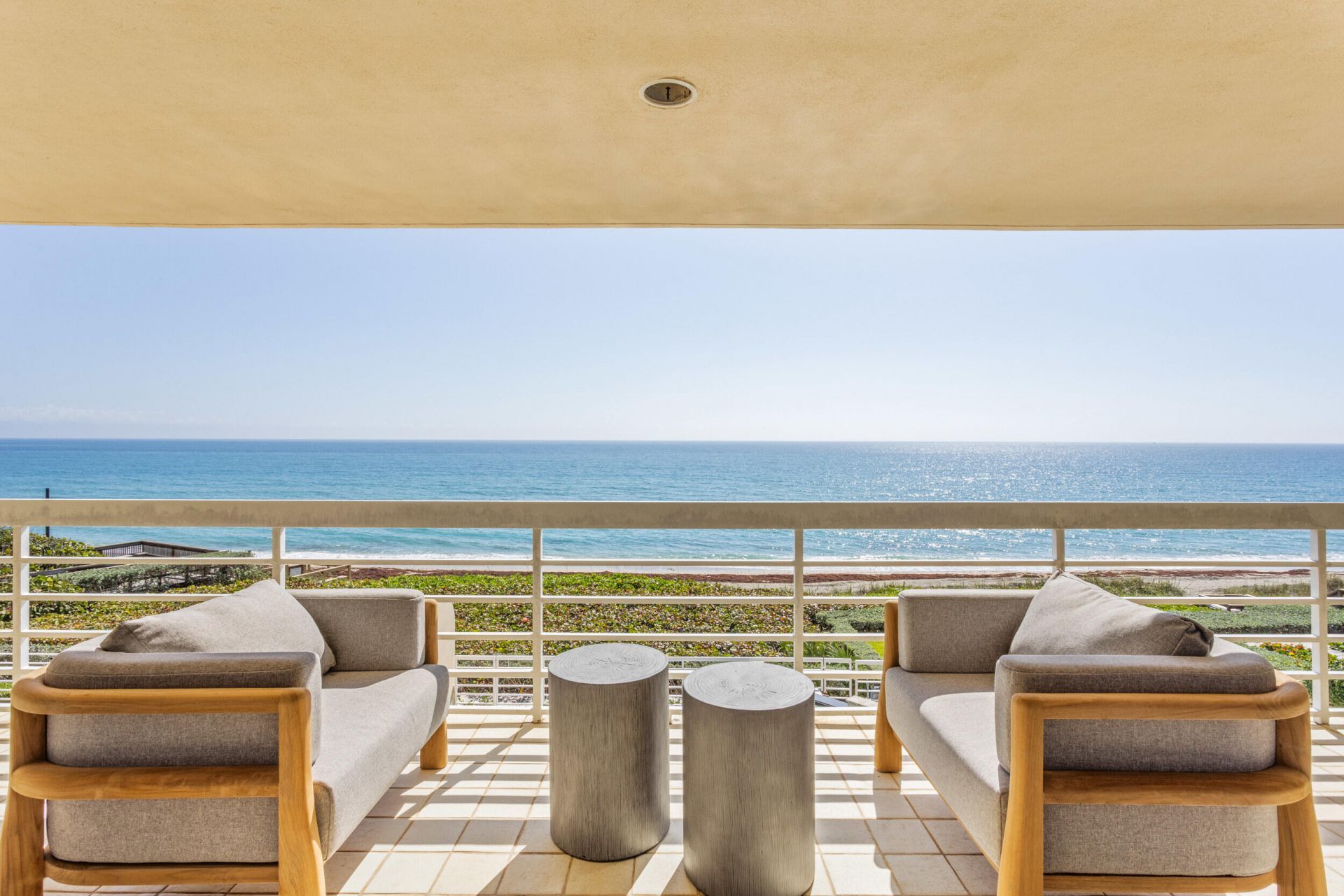 2 Sloans Curve Drive, Palm Beach, FL 33480 Photo