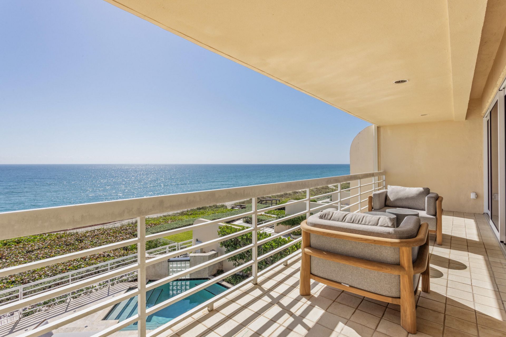 2 Sloans Curve Drive, Palm Beach, FL 33480 Photo