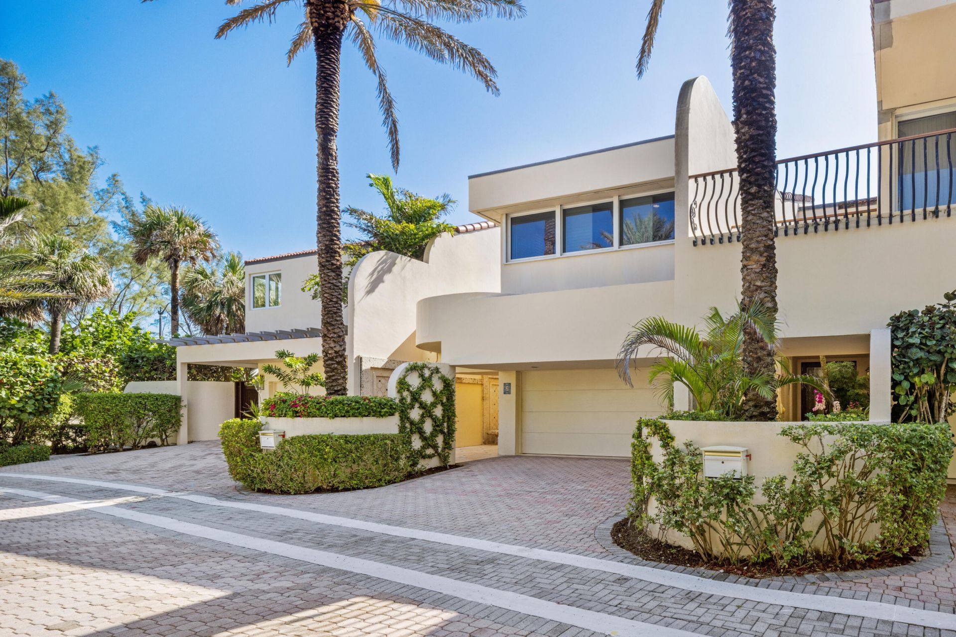 2 Sloans Curve Drive, Palm Beach, FL 33480 Photo