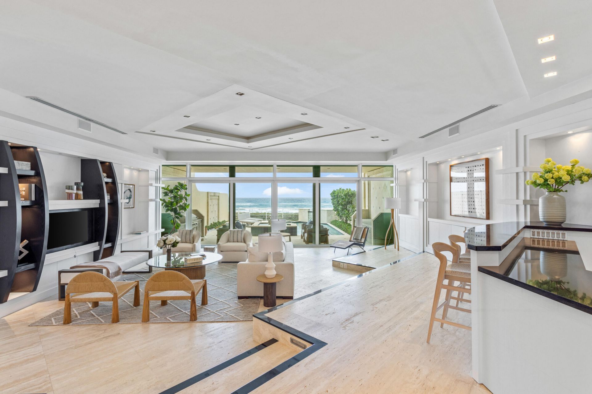 2 Sloans Curve Drive, Palm Beach, FL 33480 Photo