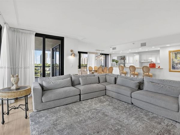 19667 Turnberry Way, Unit 5J, Aventura, FL 33180