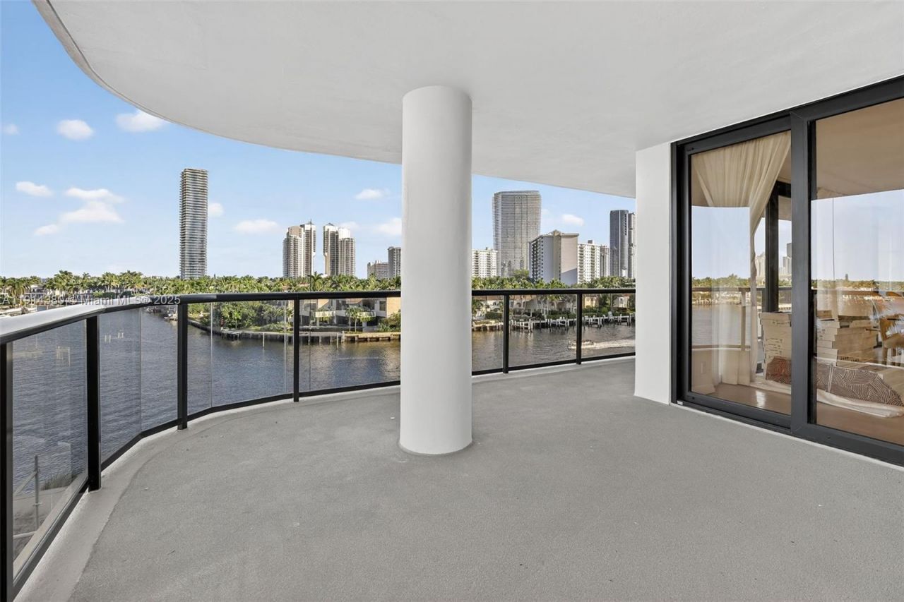 19667 Turnberry Way, Unit 5J, Aventura, FL 33180 Photo