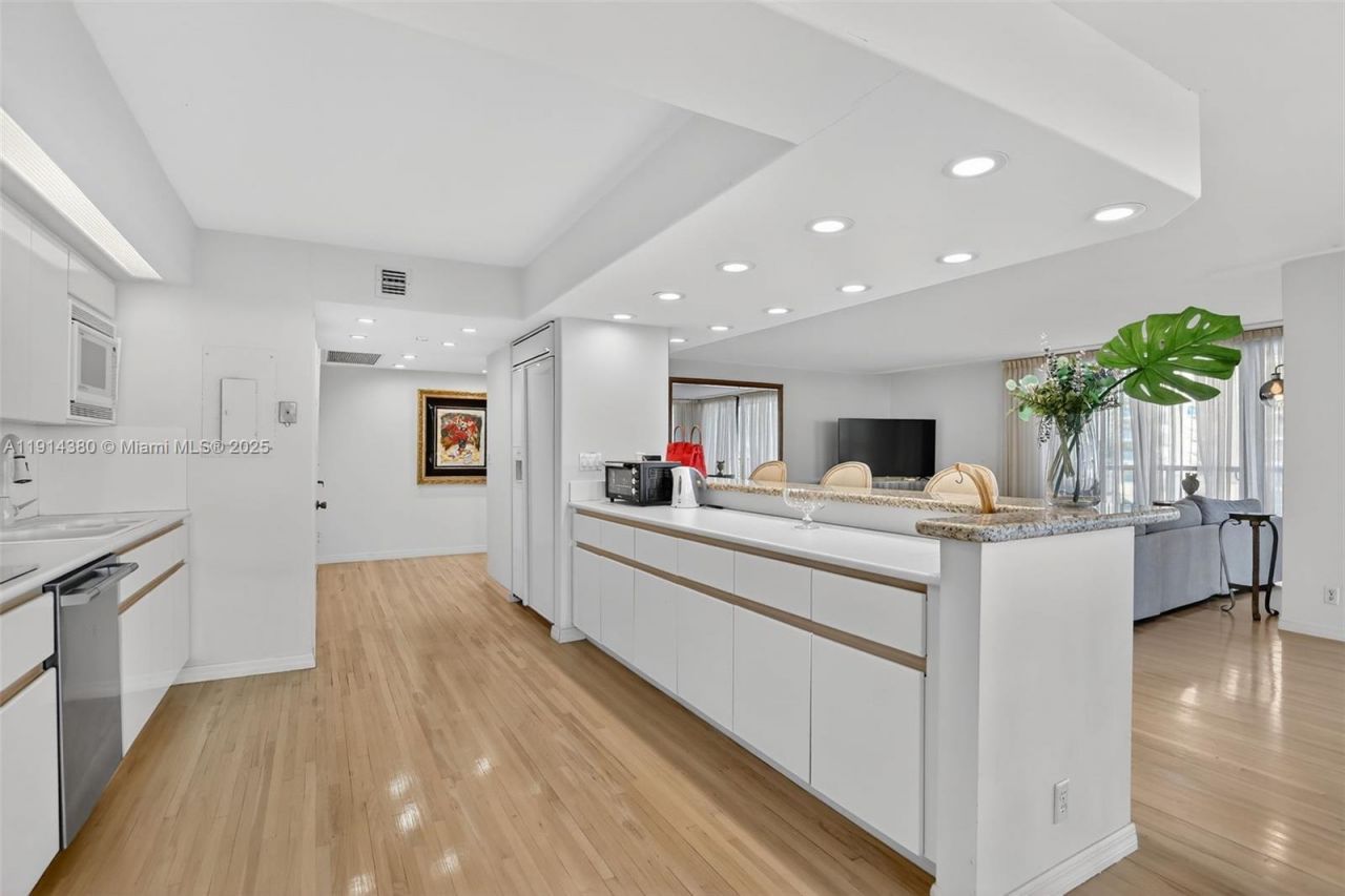 19667 Turnberry Way, Unit 5J, Aventura, FL 33180 Photo