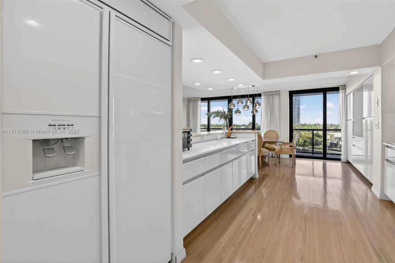 19667 Turnberry Way, Unit 5J, Aventura, FL 33180 Photo