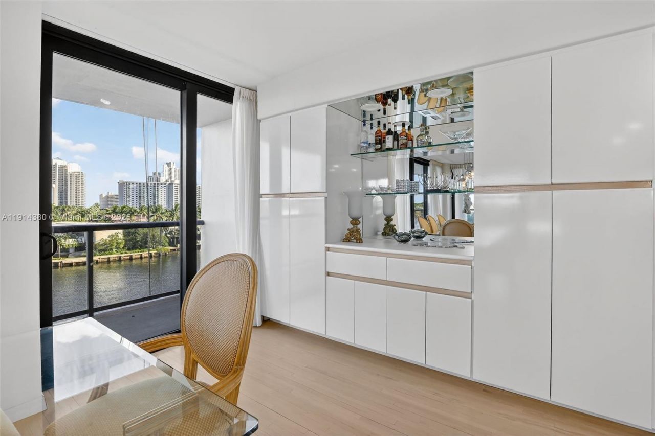 19667 Turnberry Way, Unit 5J, Aventura, FL 33180 Photo