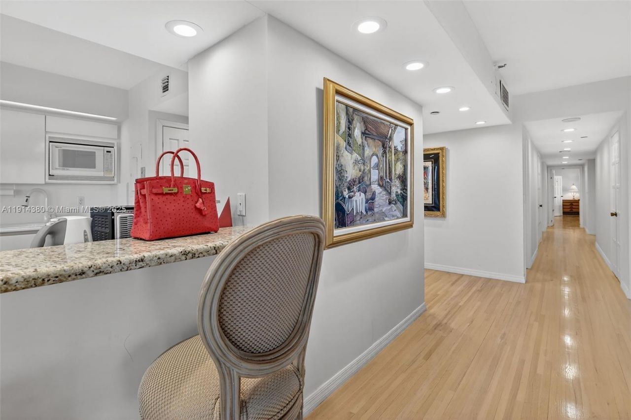 19667 Turnberry Way, Unit 5J, Aventura, FL 33180 Photo