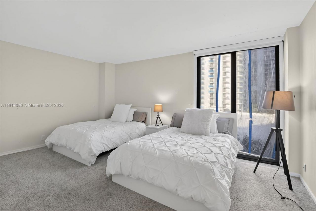 19667 Turnberry Way, Unit 5J, Aventura, FL 33180 Photo