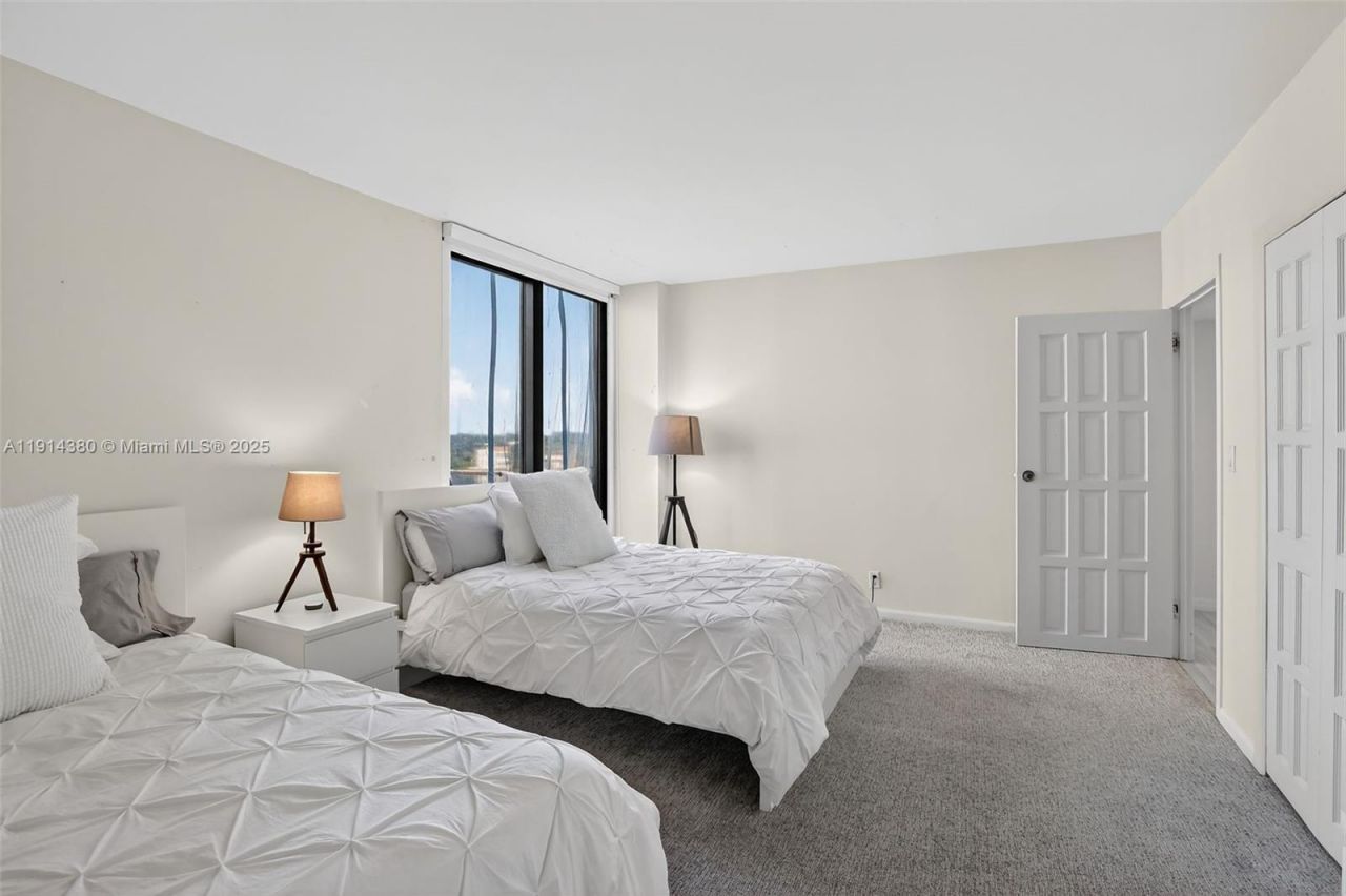 19667 Turnberry Way, Unit 5J, Aventura, FL 33180 Photo