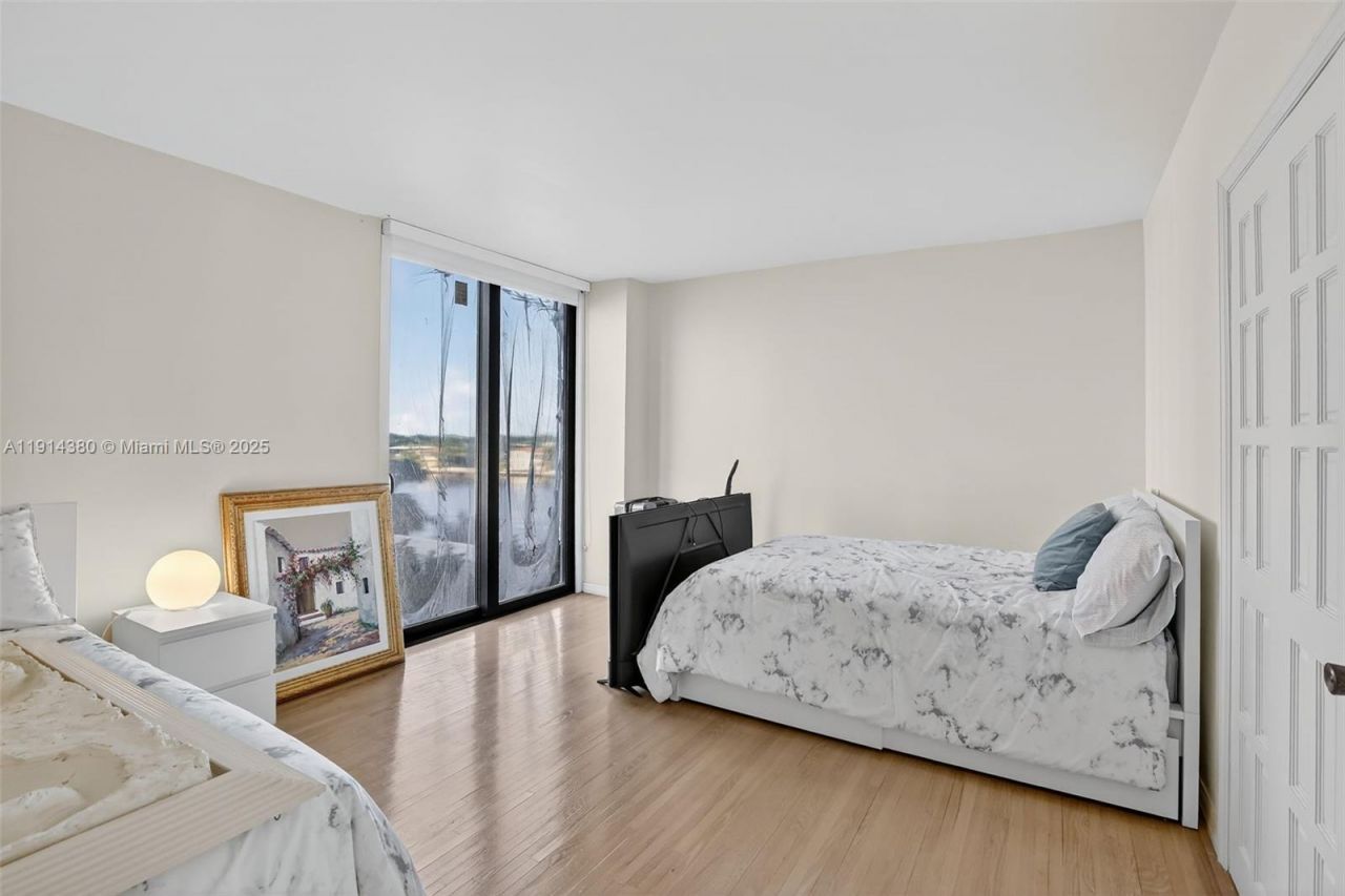 19667 Turnberry Way, Unit 5J, Aventura, FL 33180 Photo