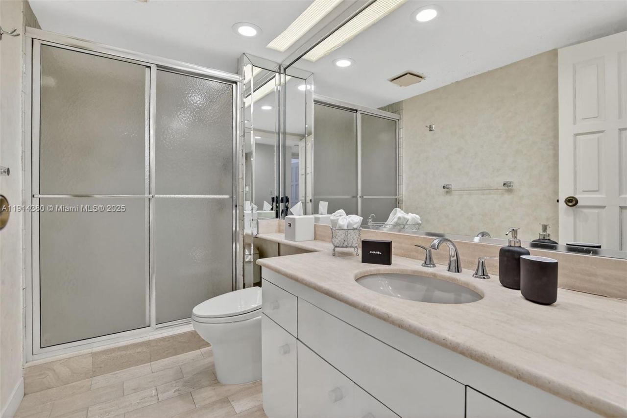 19667 Turnberry Way, Unit 5J, Aventura, FL 33180 Photo