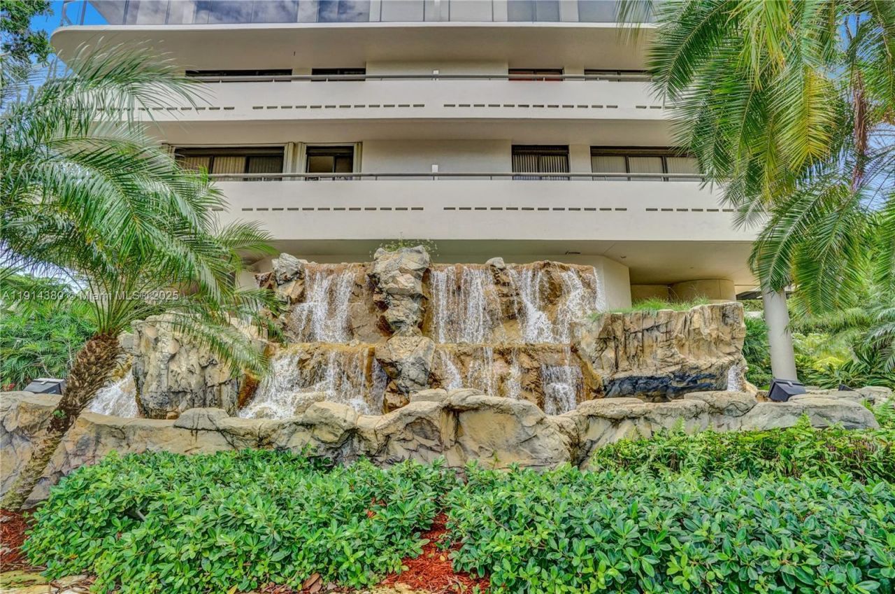 19667 Turnberry Way, Unit 5J, Aventura, FL 33180 Photo