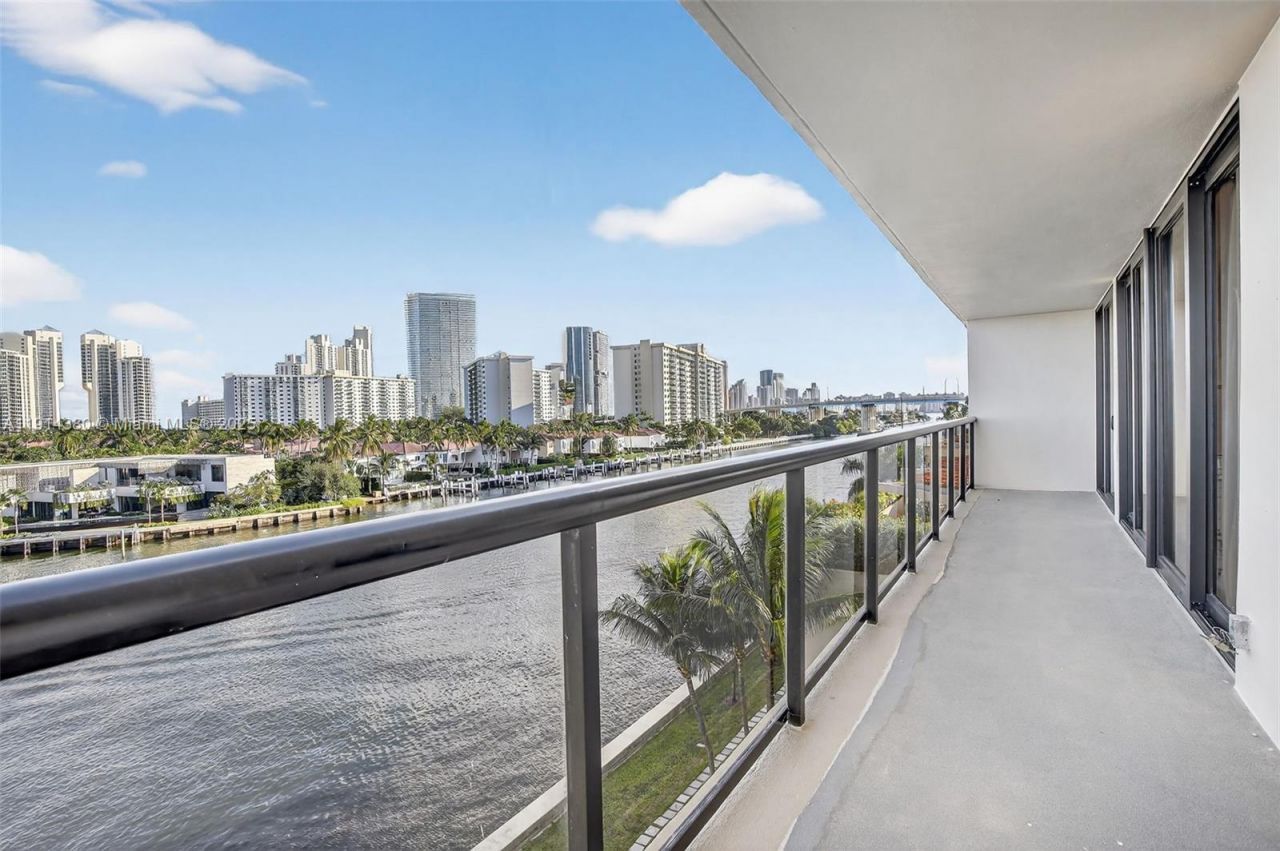 19667 Turnberry Way, Unit 5J, Aventura, FL 33180 Photo