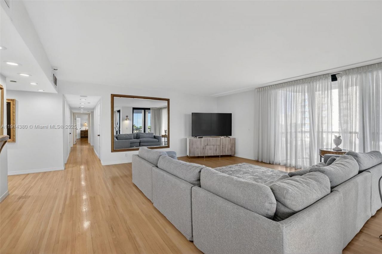 19667 Turnberry Way, Unit 5J, Aventura, FL 33180 Photo
