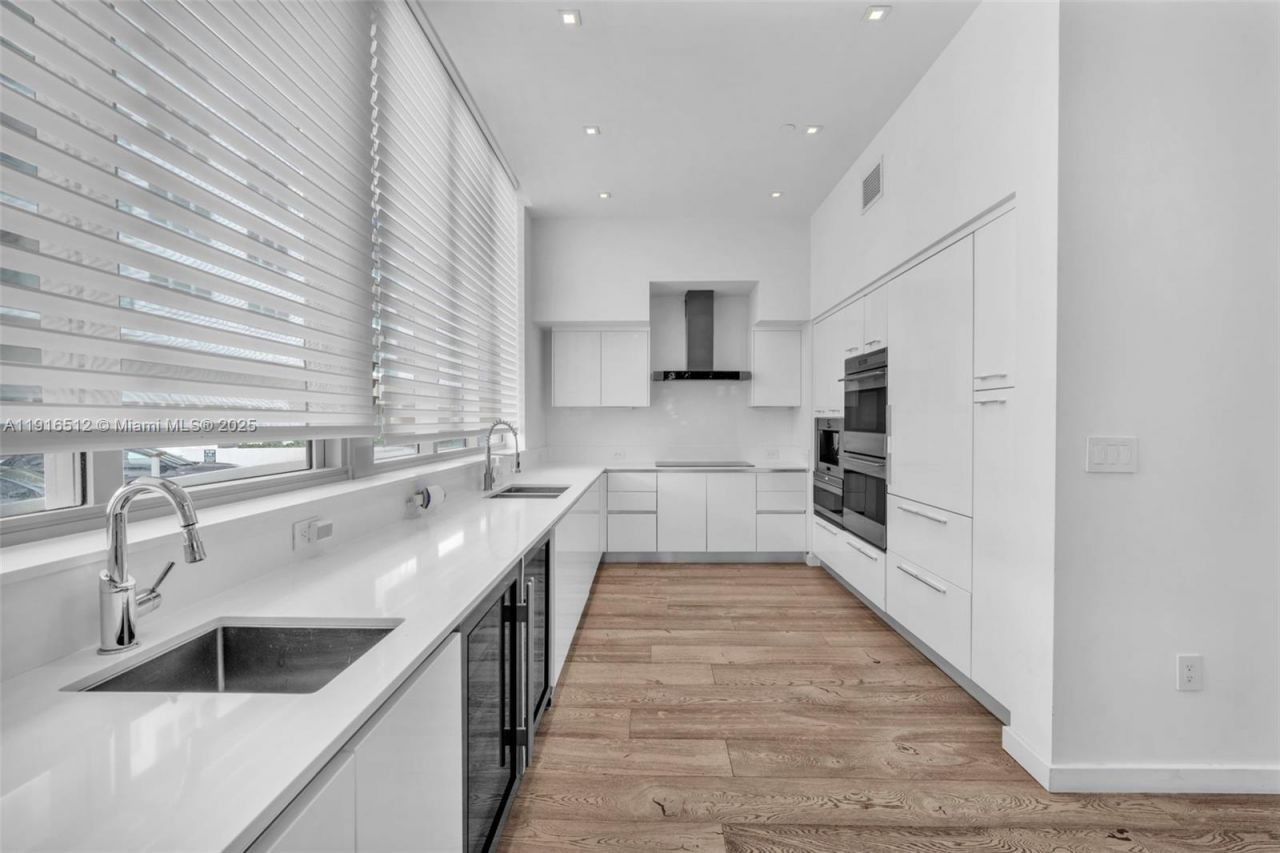 9501 Collins Ave, Unit 1, Surfside, FL 33154 Photo