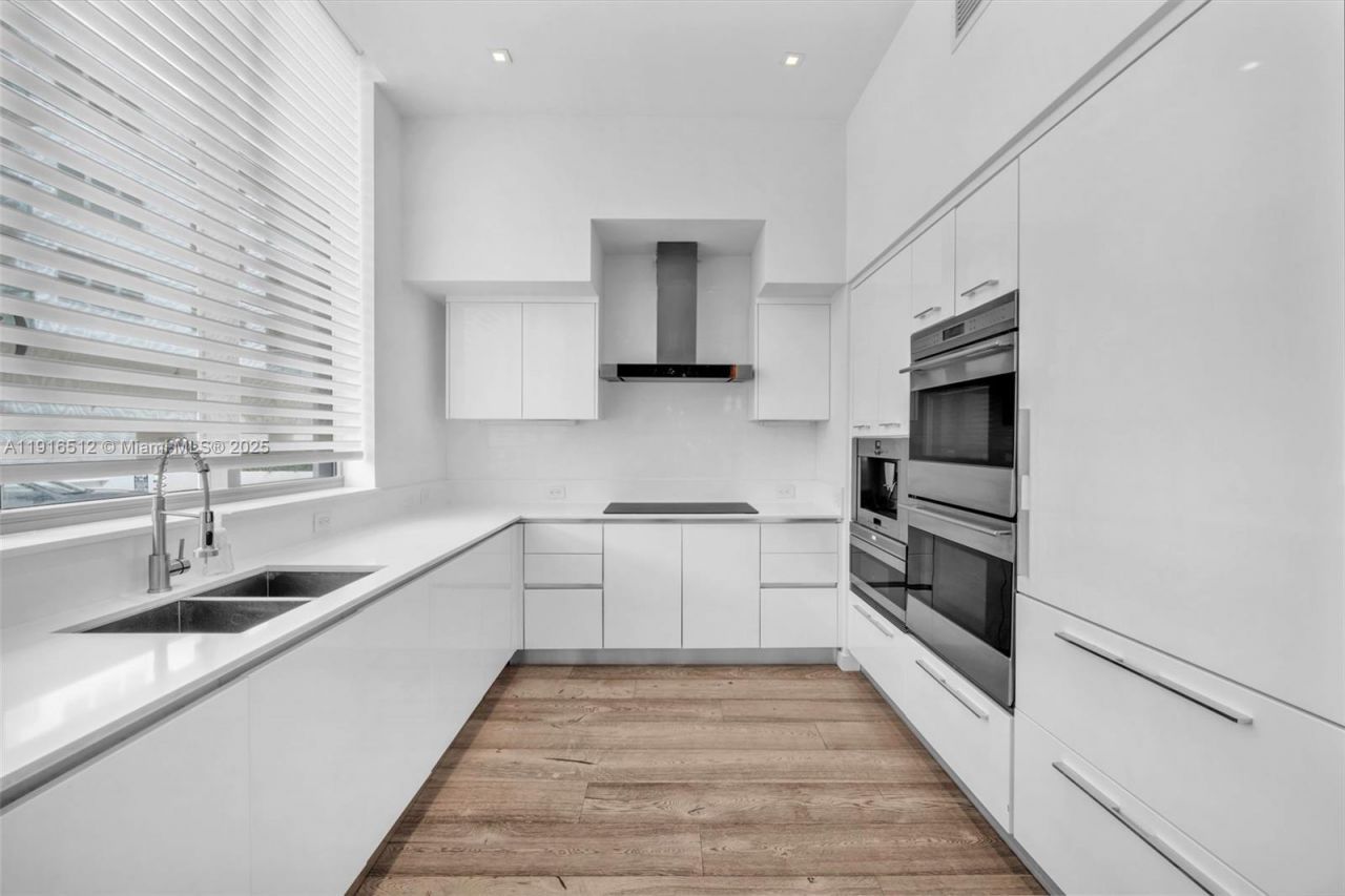 9501 Collins Ave, Unit 1, Surfside, FL 33154 Photo