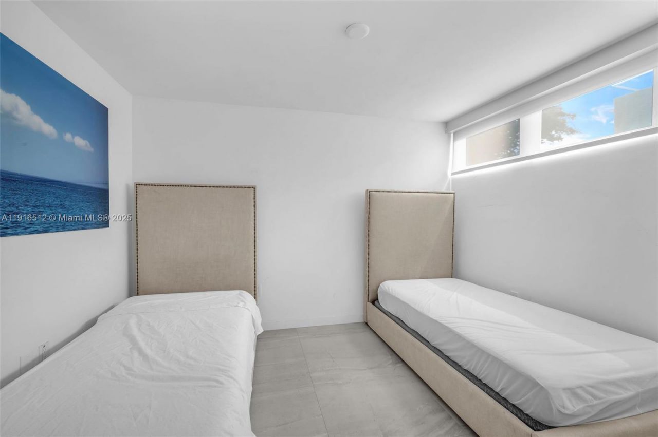 9501 Collins Ave, Unit 1, Surfside, FL 33154 Photo