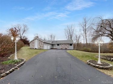 4960 Paula Avenue, Clarkston, MI 48346