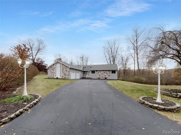 4960 Paula Avenue, Clarkston, MI 48346