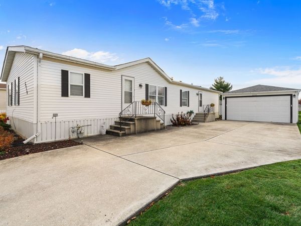 22710 S Ravisloe Lane, Frankfort, IL 60423