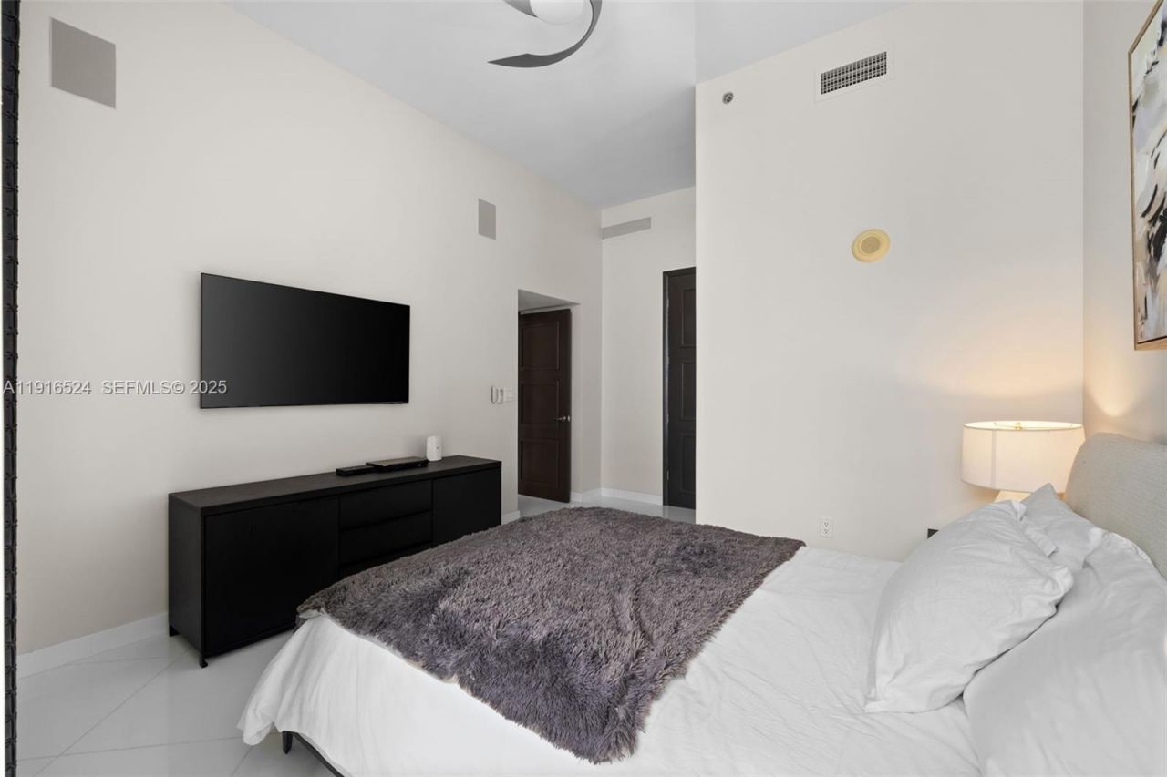 16001 Collins Ave, Unit 4001, Sunny Isles Beach, FL 33160 Photo