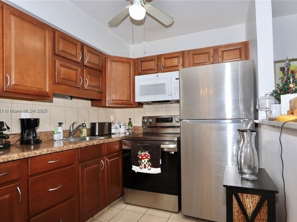 900 SW 11th Ave, Unit 15C, Hallandale Beach, FL 33009